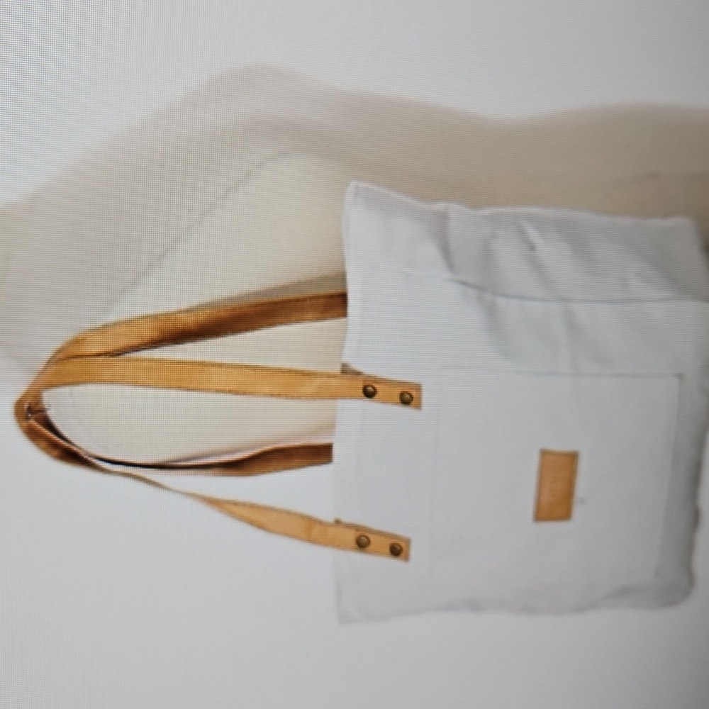 NWT COZY EARTH WHITE/IVORY CANVAS TOTE (New $49)